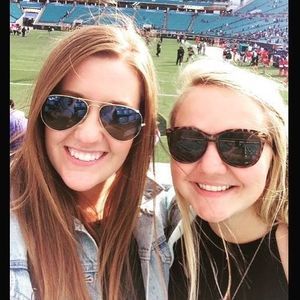 Meet your Posher, Cara