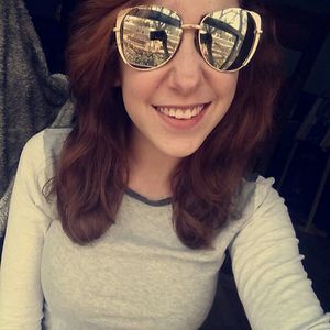 Meet your Posher, Chloe