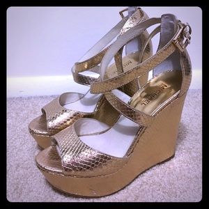 Michael Kors gold wedges✨