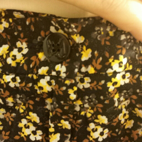 NWT MYLEY CYRUS MAX AZARIA FLORAL SHORTS - Picture 3 of 3