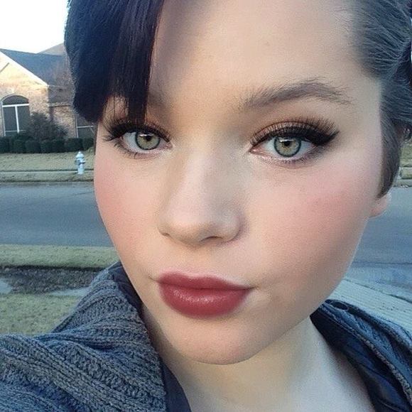 Meet your Posher, Sarah - Picture 1 of 1