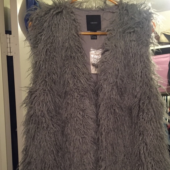 Brand New Faux Fur Vest - Picture 2 of 3