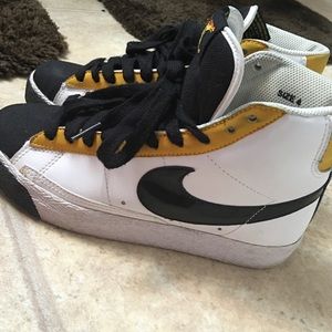 Nike Blazers 4y