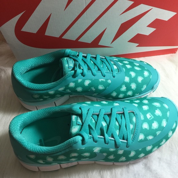 Nike Shoes - Nike Free 5.0 V4 Sneakers