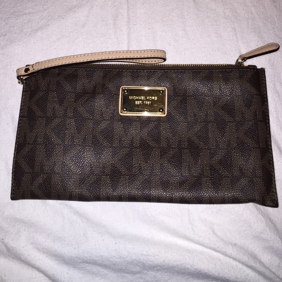 MICHAEL Michael Kors monogram envelope wristlet - Picture 1 of 4