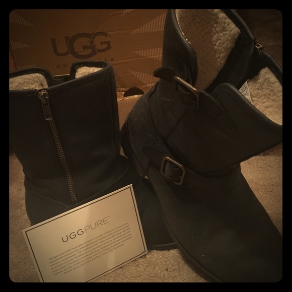 UGG Shoes - MY FIRST ‼️HP‼️ 💞💕🎉💃🏻💯💞💞 Authentic UGGS