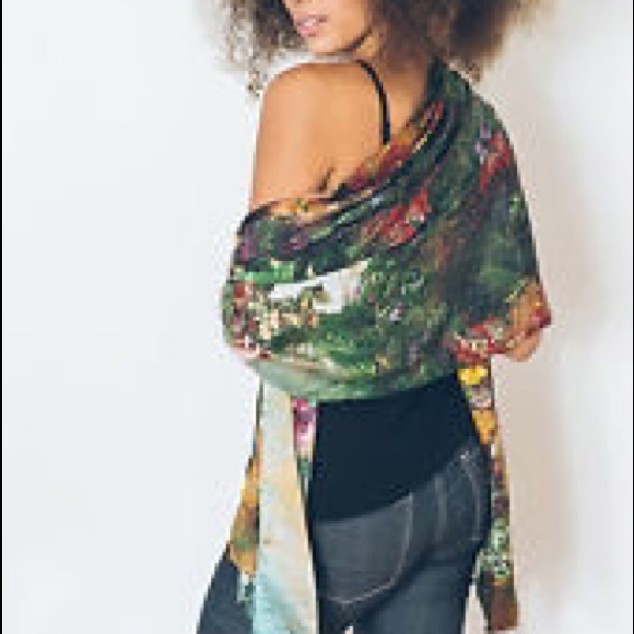 NIB 100% Silk Wrap - Picture 4 of 4