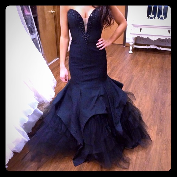 Stunning black mermaid Mac Duggal prom/pageant