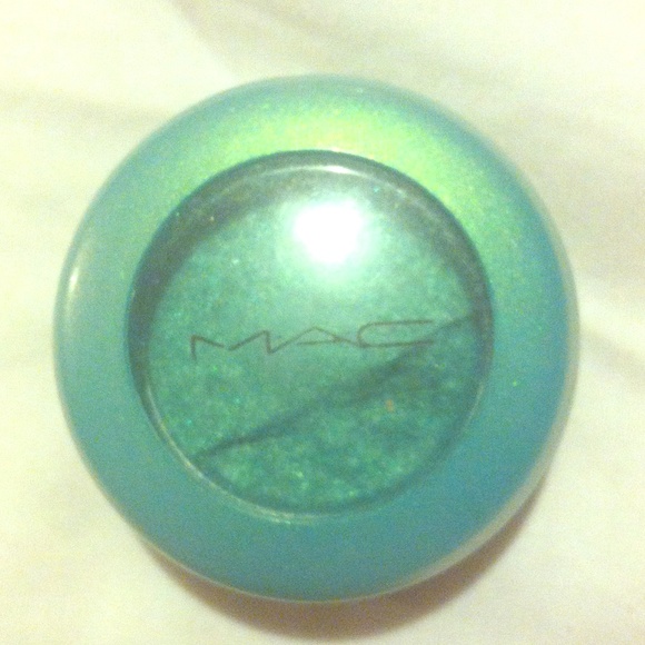 Mac eyeshadow frost in water nymph limited edition