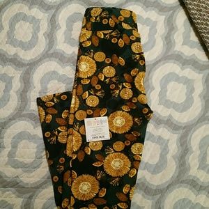 Brand New**Lularoe One size buttery soft leggings