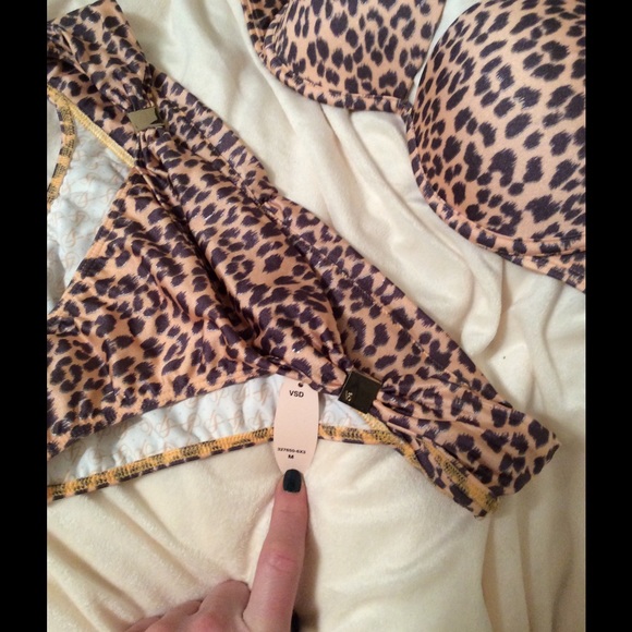 *SOLD* Victoria's Secret bikini - Picture 2 of 4