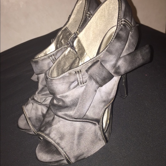 Grey High heels - Picture 1 of 1