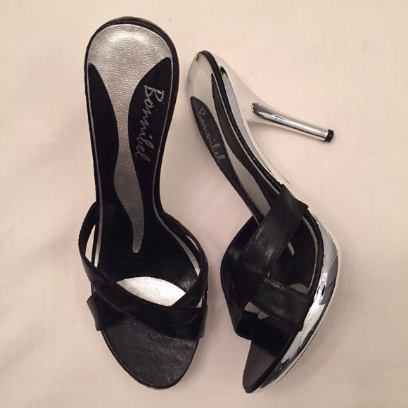 ♠️ Black and Silver slip ons ♠️