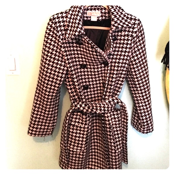 Houndstooth trench coat with matching belt