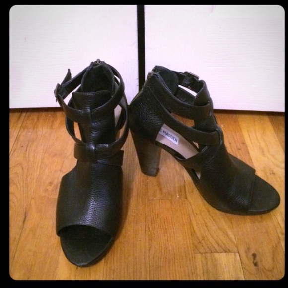 Extra comfy Steve Madden sandals