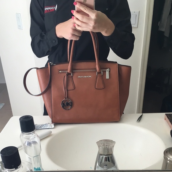 Sold! Authentic Michael Kors Large Sophie Satchel - Picture 1 of 3