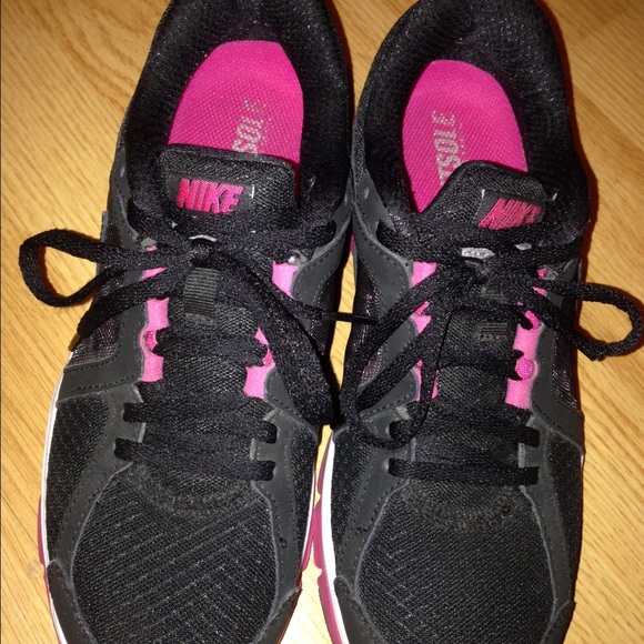 Nike dual fusion sneakers