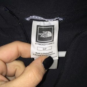 SOLD!!!!! 😁Black northface lightweight jacket