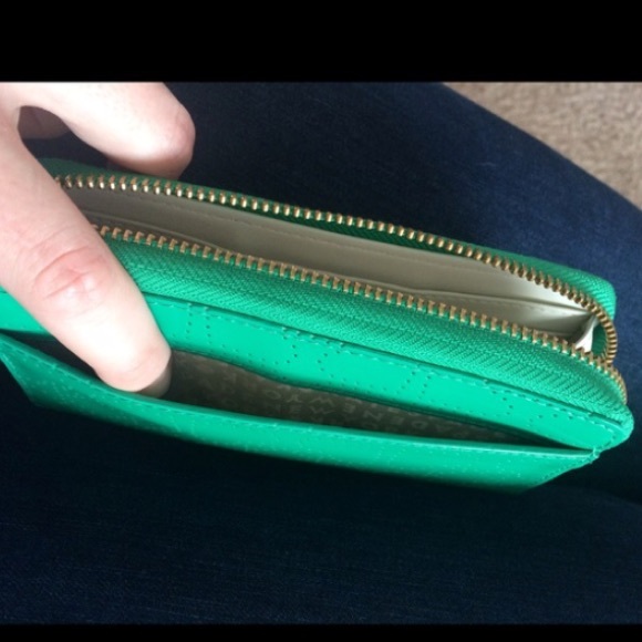 NWOT KATE SPADE WALLET WRISTLET - Picture 4 of 4