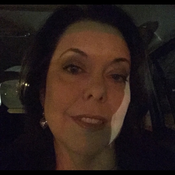 Meet your Posher, Jennifer - Picture 1 of 1