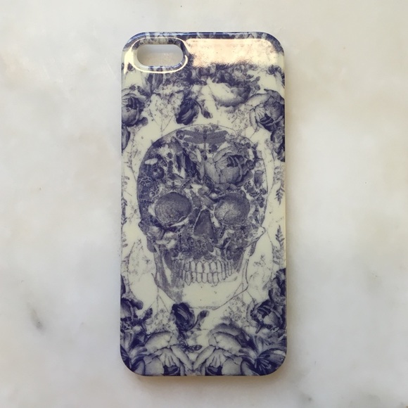 Urban outfitters skull iPhone 5 case