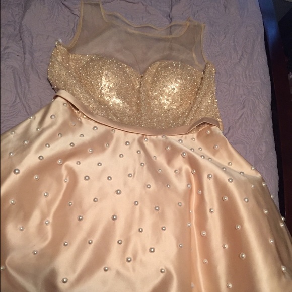 Prom dress - Picture 3 of 4