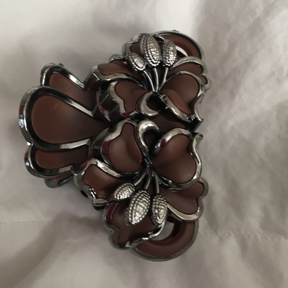 Hair clip.