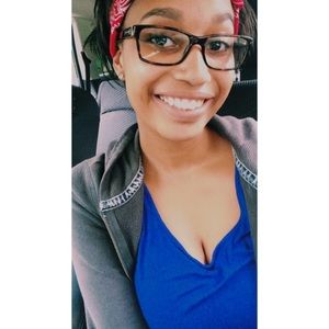 Meet your Posher, Alexis