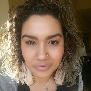 Meet your Posher, Alicia