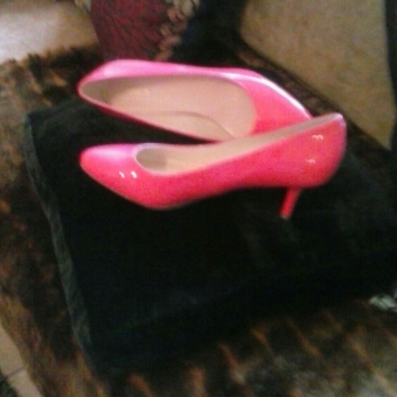 SHOES - Picture 2 of 3