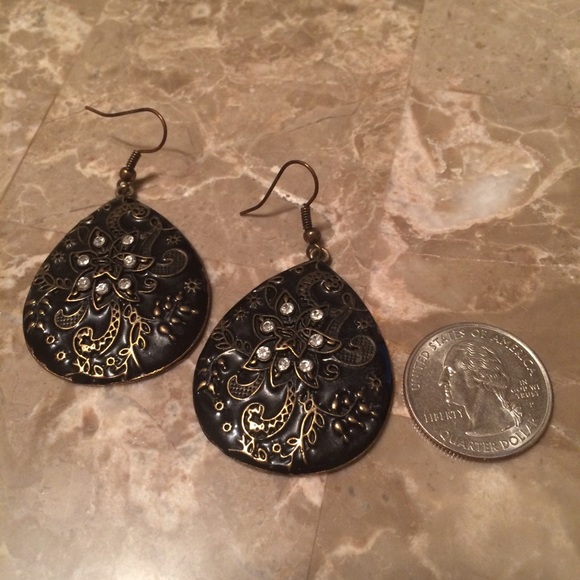 SOLD Black and gold dangling earrings - Picture 2 of 2
