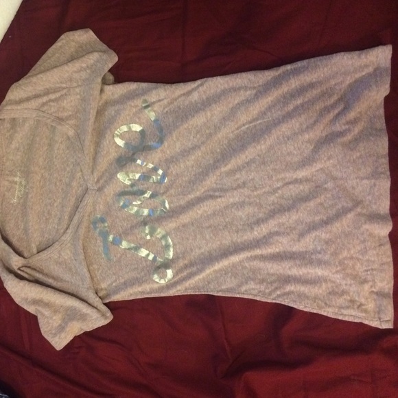 Super cute tshirt that's barely been worn.☺️