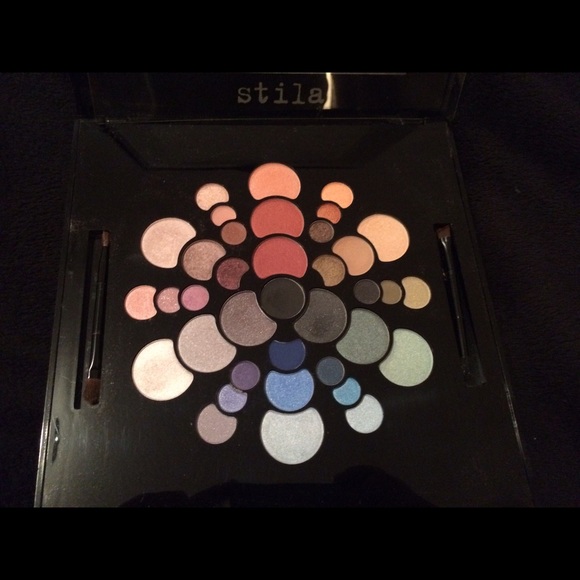 Stila Color Wheel Eye Shadow Palette