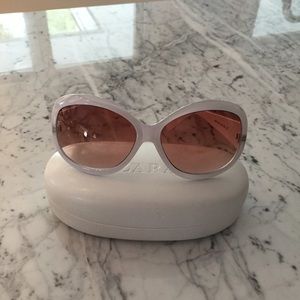 Sophisticated Zara White Sunglasses