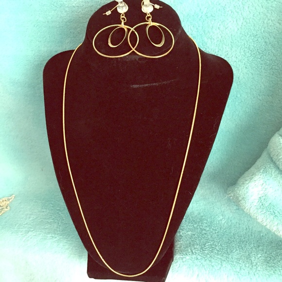 Necklace and earring set