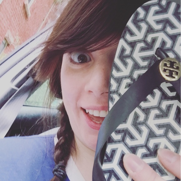 Meet your Posher, Caitlin - Picture 3 of 4