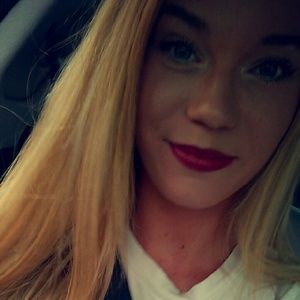 Meet your Posher, Becci