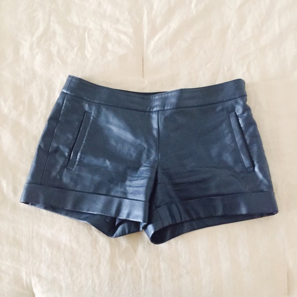 Club Monaco Winter Shorts - Picture 2 of 4
