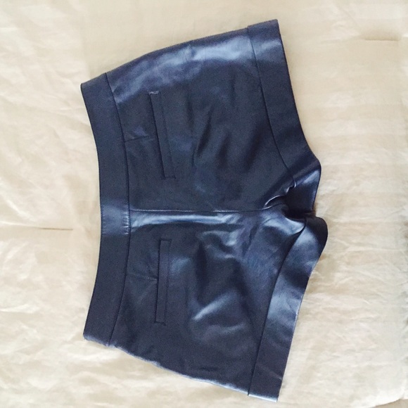 Club Monaco Winter Shorts - Picture 3 of 4