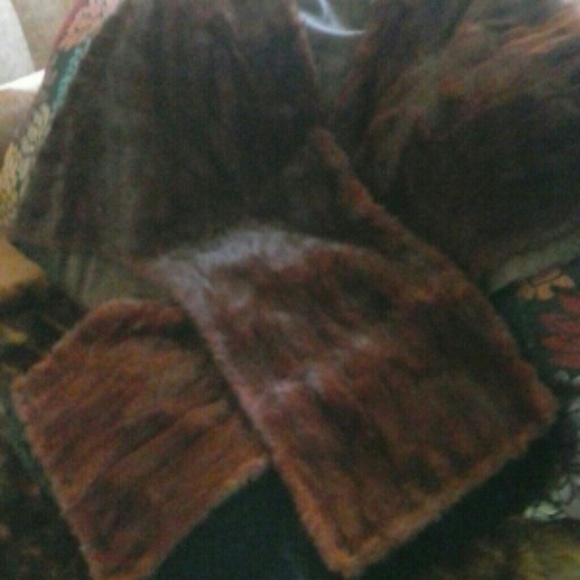 Cape - Picture 3 of 3