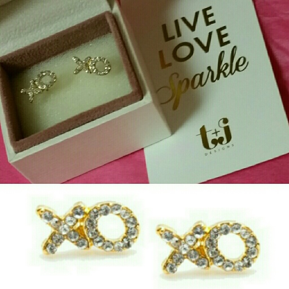 💞 18k Swarovski Crystal Stud Earrings - Picture 2 of 2