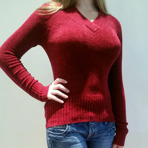 Like new burgundy sweater