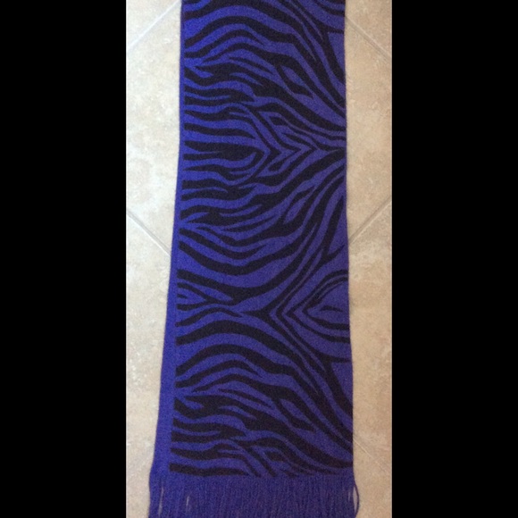 Scarf - Picture 3 of 3