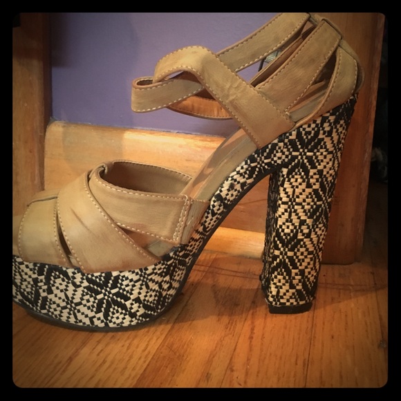 Beautiful woven heals!