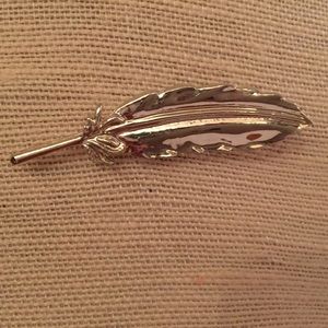 SILVER TONE LEAF BROOCH