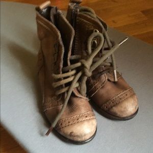 Vintage look toddle boots