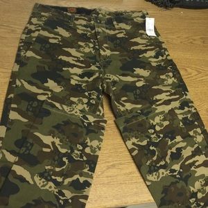 Men's Volcom camo chino pants