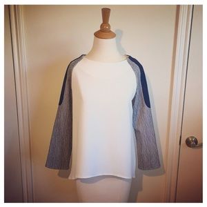 🎉HP🎉SUSEE WHITE, GRAY, & NAVY RAGLAN TOP