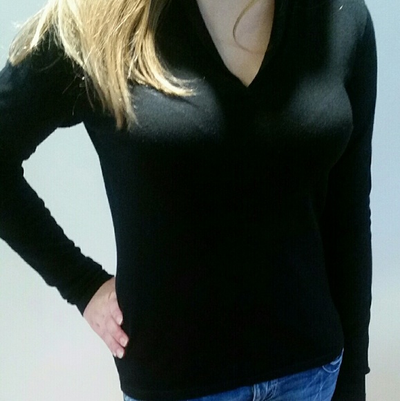 Liz Claiborne black v neck sweater like new