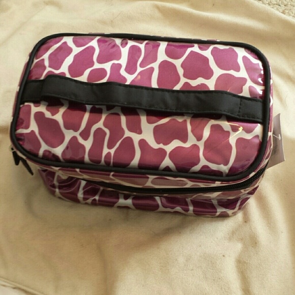 New Modella Purple Giraffe Print Toiletry Bag